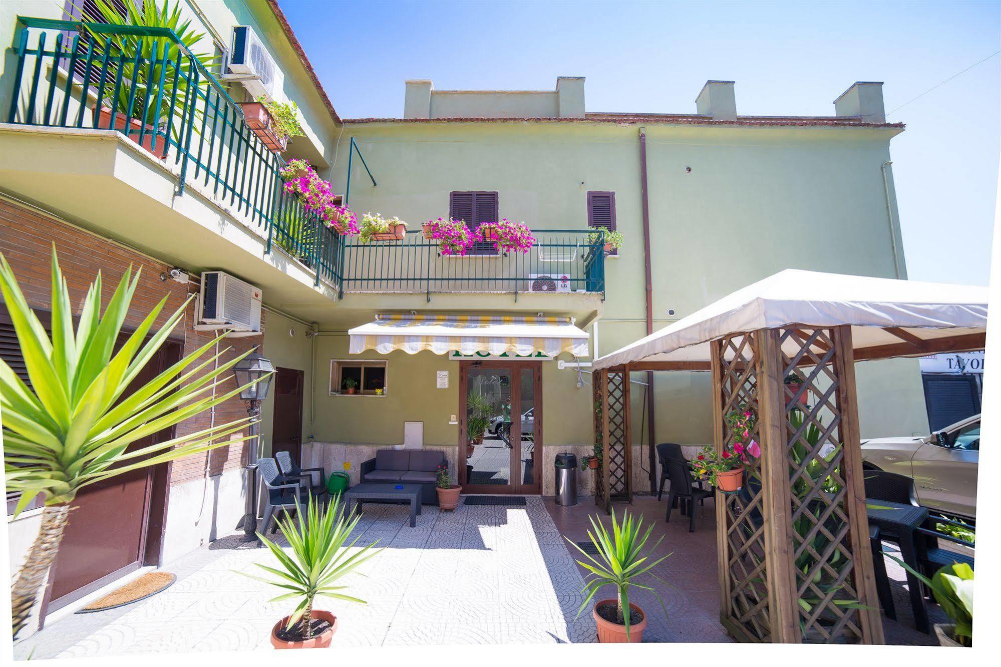 Hotel Le Rose Tivoli Terme Exteriör bild
